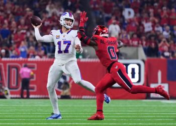 Bills fall to Texans 23-19 after late interception ends comeback bid