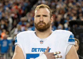 Lions great comes out of retirement to help in playoff push: reports