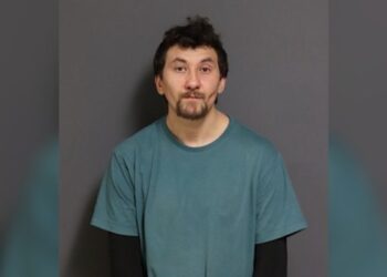 Sheriff: Man making Dollar General employees ‘uncomfortable’ brandishes knife