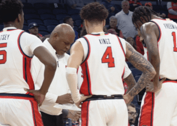 Syracuse fans split on program’s direction as criticism of Autry persists