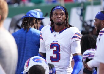 Buffalo Bills re-sign Damar Hamlin