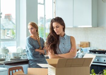 Dear Abby: As mom ages, clock is ticking on revealing sister’s true parentage before it’s too late