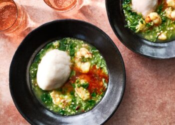 Ìlá (okra soup with shrimp and greens)