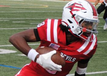 Syracuse football flips Mikey McQueen from Temple after official visit