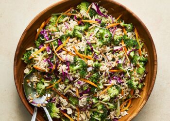 Crunchy ramen-broccoli slaw