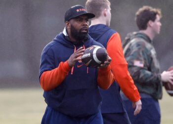 Syracuse football returns to talent-rich part of Florida to land OL commitment
