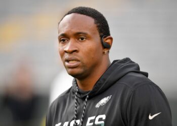 Former NFL star, Super Bowl champion reaches deal with prosecutors following arrest