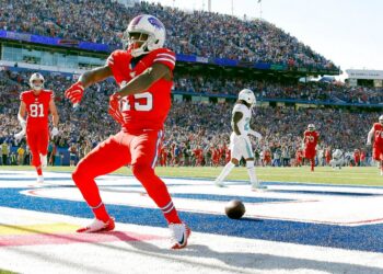 Ex-Bills WR reacts to accused fraudster Daejon Love