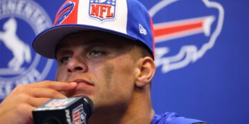 Former Bills star and fan favorite doesn’t hold back on Nickel City uniforms: ‘Nasty’