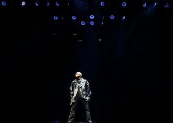 Usher, Chris Brown pack sold-out Syracuse concert with hits (photos, setlist)