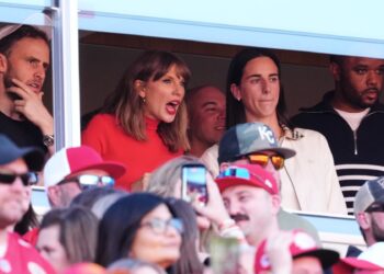 Taylor Swift had a famous guest with her at Chiefs game