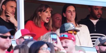 Taylor Swift had a famous guest with her at Chiefs game