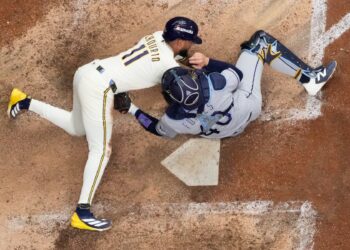 How to watch Brewers-Rays Game 3 tonight as series heads to Tampa Bay